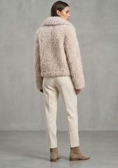 Luxuriöse Curly Lammfelljacke in Creme-Beige – Modell 1037