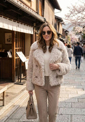 Luxuriöse Curly Lammfelljacke in Creme-Beige – Modell 1037