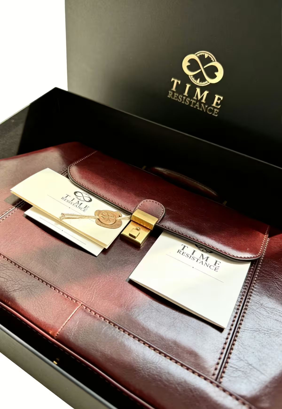 Spacious doctor's bag made of Italian full-grain leather – timeless & unisex