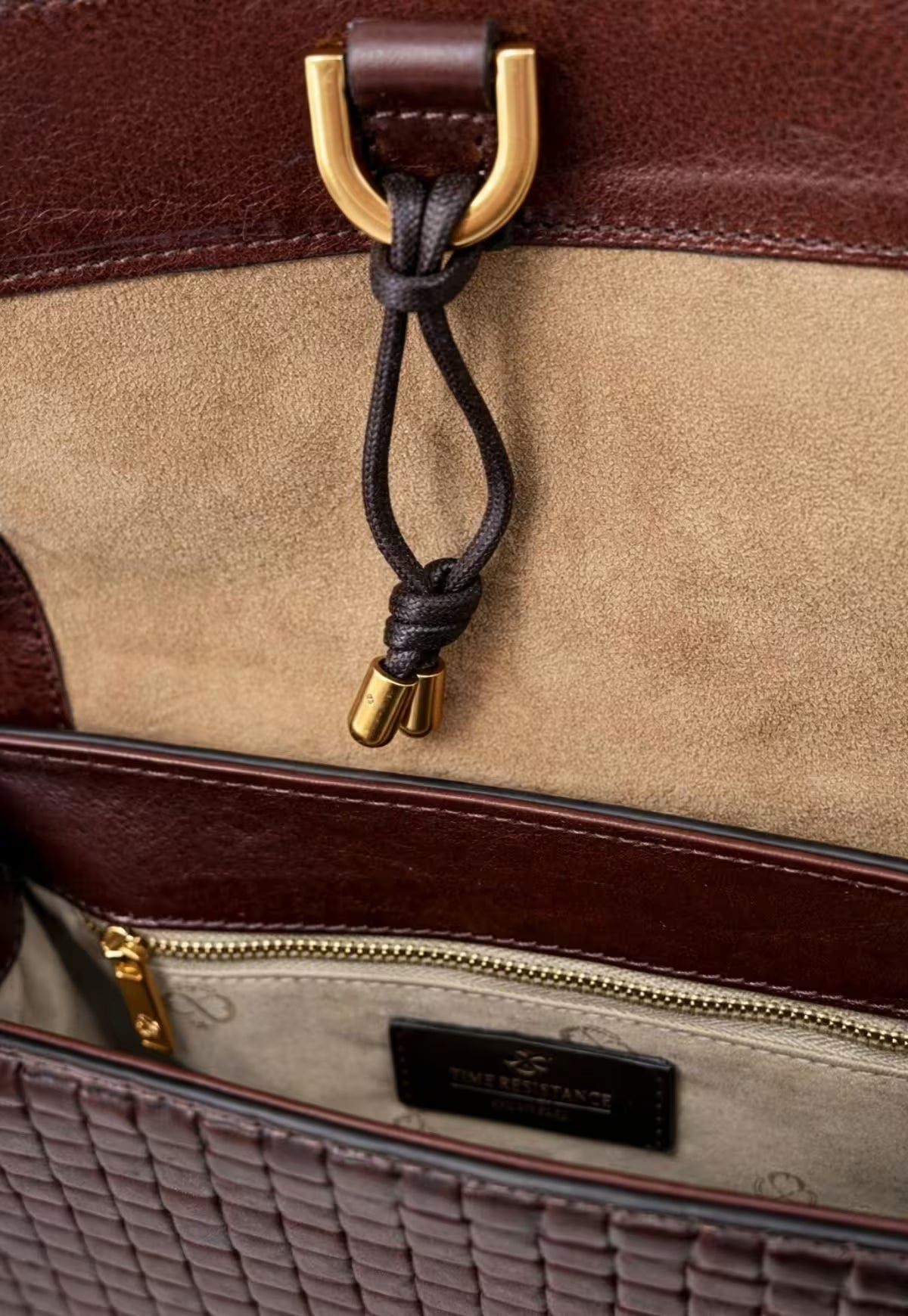 Elegant Leather Flap Handbag for Women - Seravelle