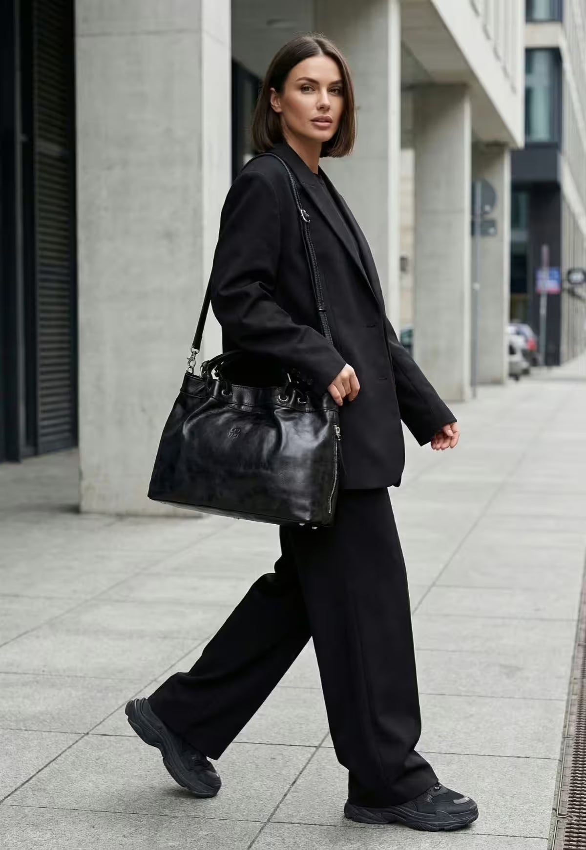 Luxury Leather Tote Handbag – The Iconic Black