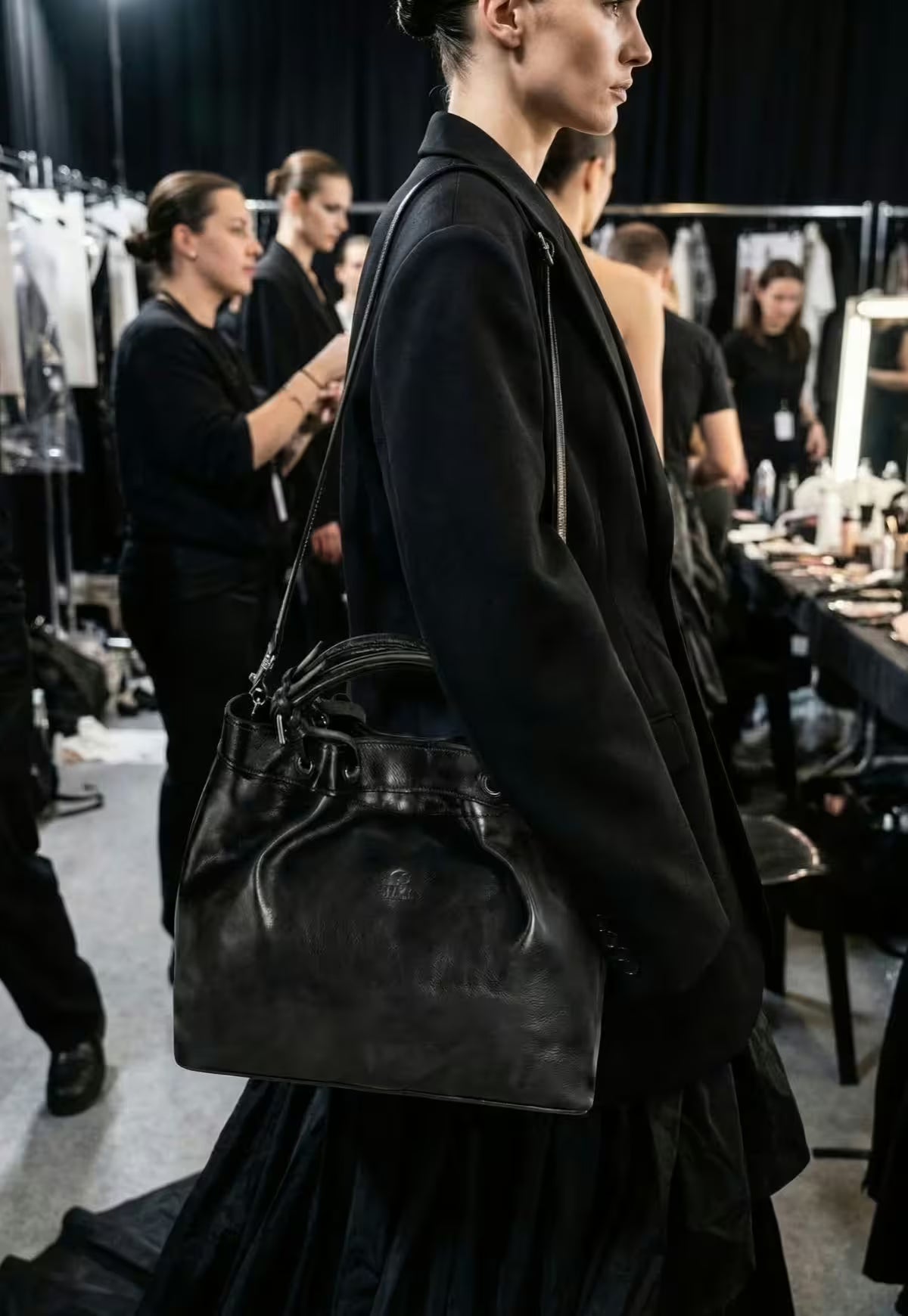 Luxury Leather Tote Handbag – The Iconic Black