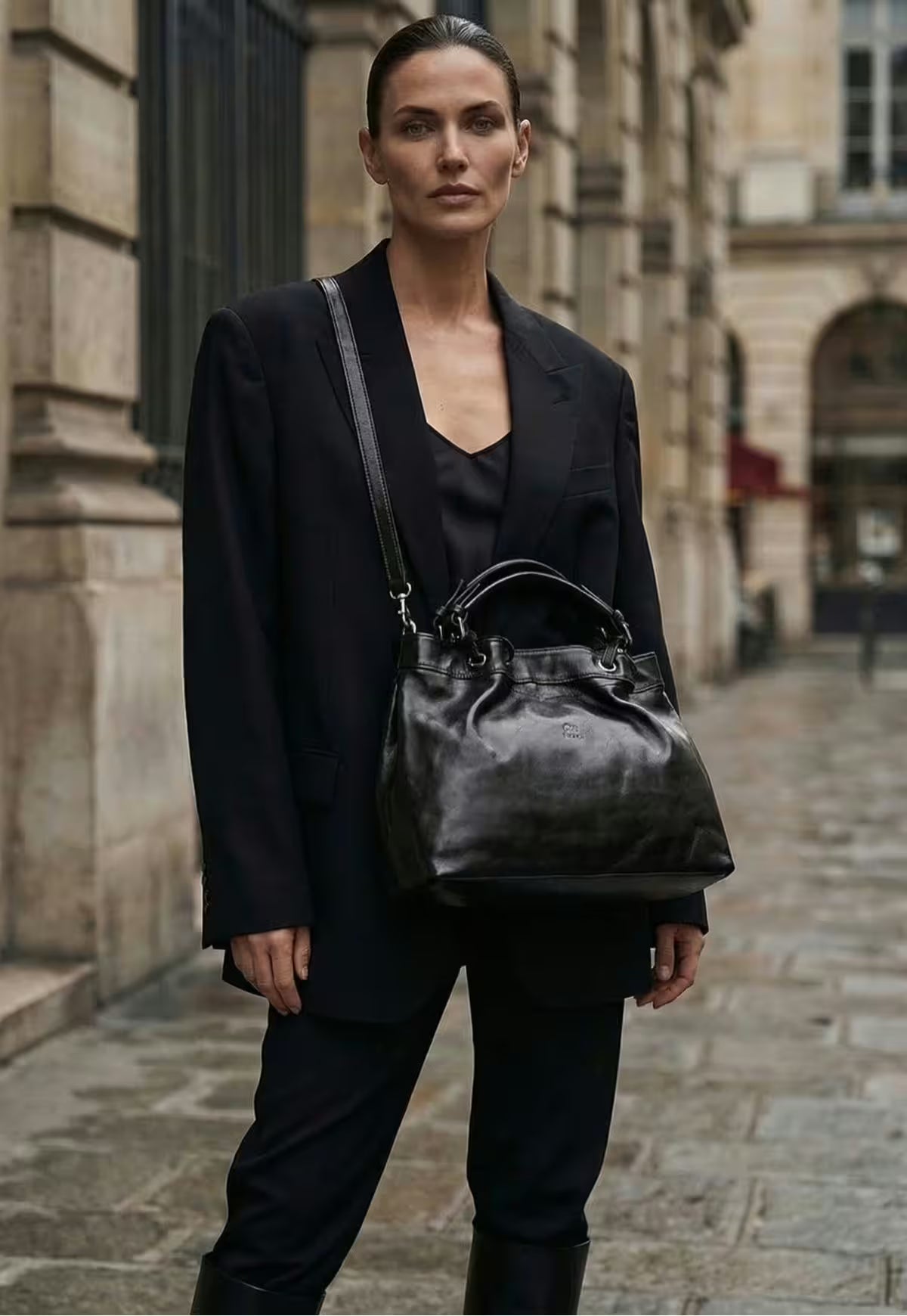Luxury Leather Tote Handbag – The Iconic Black