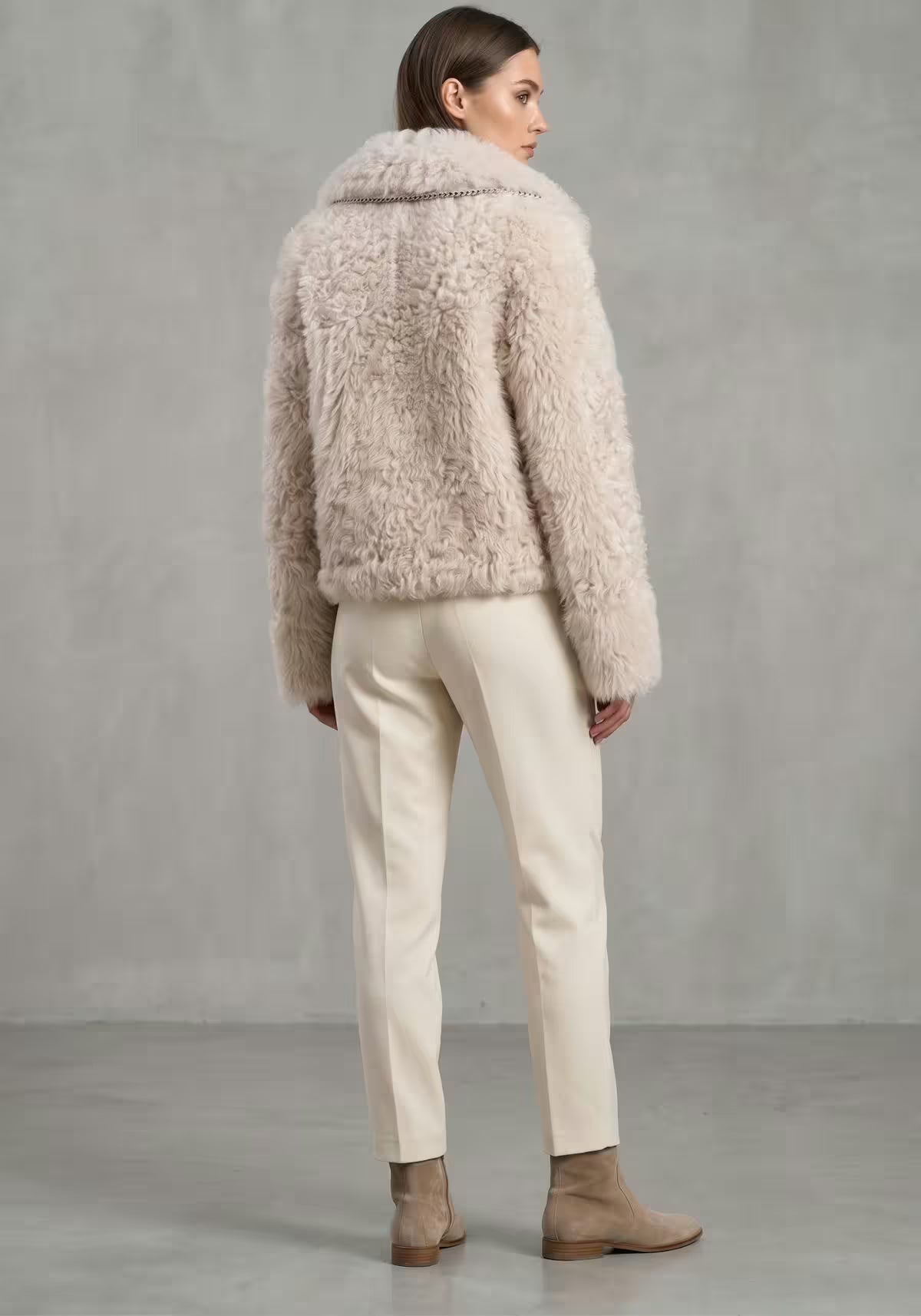Luxuriöse Curly Lammfelljacke in Creme-Beige – Modell 1037