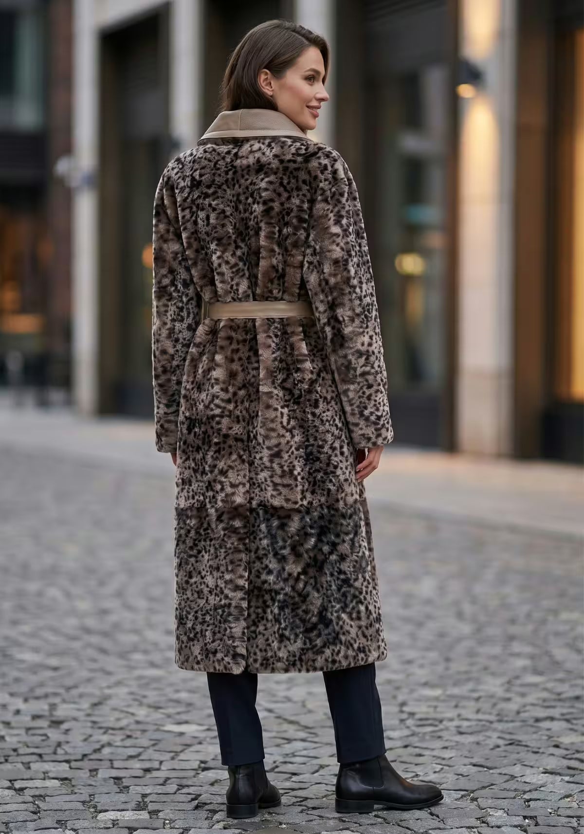 Luxurious Reversible Shearling Coat with Leopard Print – Taupe & Sand – Model 1987